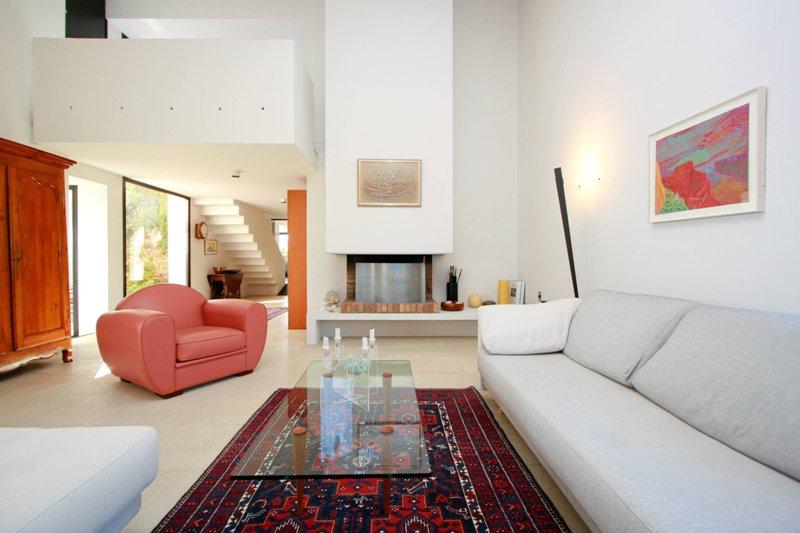 Gordes, exceptionnelle maison contemporaine avec vue, jardin paysager